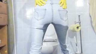 Brunette Czech girl shitting in jeans