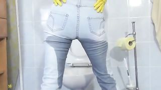 Brunette Czech girl shitting in jeans