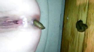 Girl with wet pussy pooping on bedroom floor