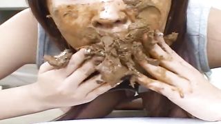 Petite girl gets a scat mask