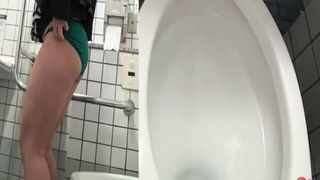 She can't flush poop