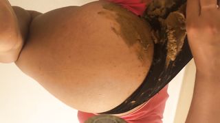 Amateur girl wants to fill panties with poop