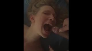 Piss swallowing in bed