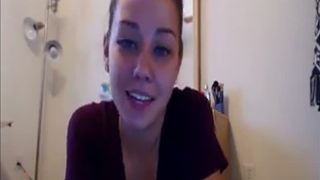 Teen camgirl farting for her fans
