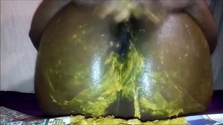 Yellow shit all over her ass
