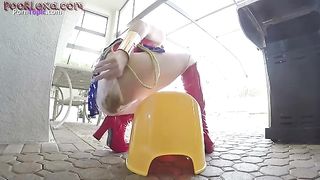 Wonder Woman did a panty poop accident