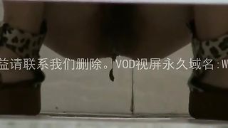 Spying on a girl that's pooping