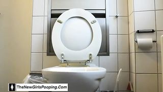 Same teen shitting two times