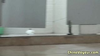 Spying on a Chinese girl that's shitting