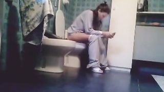 Step sister caught shitting