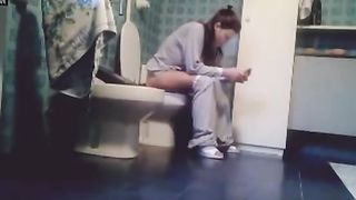 Step sister caught shitting