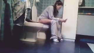Step sister caught shitting