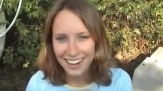 Samantha pooping in public