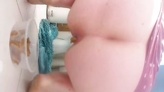 Chubby babe pooping in a lunch box