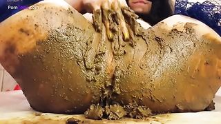 Smearing shit on her slim body