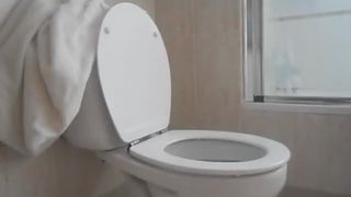 Sexy babe shitting in reverse