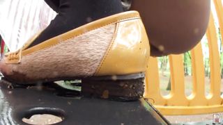 Hot Jap girls shitting in public