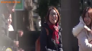 Spying on a hairy babe shitting