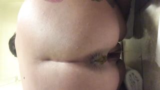 Chubby girl pooping on her knees