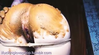 She smears poop on her bubble butt