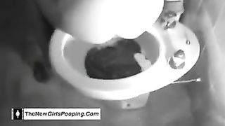 Great view of a sexy teen shitting