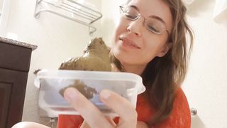 Big pile of shit in a lunch box