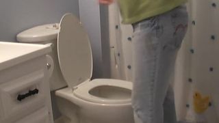 Housewife shitting