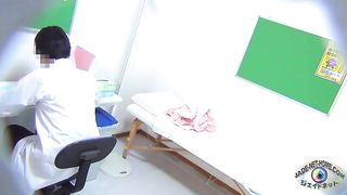 Spying on sexy girls pooping