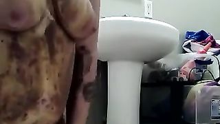 She smears poop on her chubby body