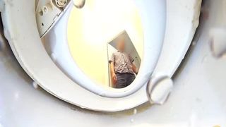 Petite Japanese did a mess in her jeans