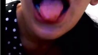 Brunette babe teasing while pooping