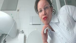 Curvy teen teasing and shitting