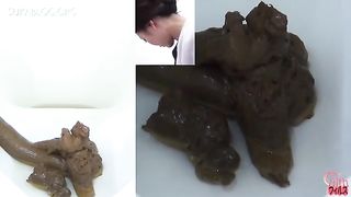 Teen with pretty asshole shitting