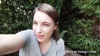 Curvy babe pooping outdoor