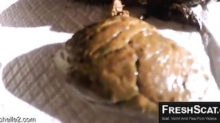 Fingering pussy while pooping