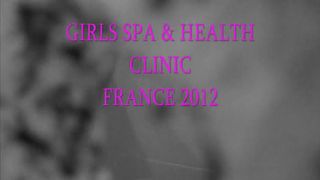 Spying on blonde babe pooping