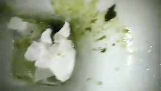 Lots of green diarheea