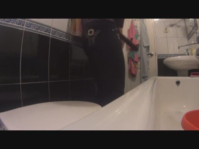 Diarrea spy cam she poops and films it