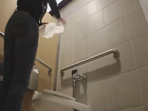 Women Pooping In Public Toilets