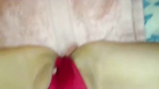 finger in her ass and still pissing