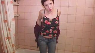 spreading her pussy and taking a pee an other hot xpee piss por