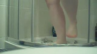 amateur bbw shitting in the shower and rubbing poop