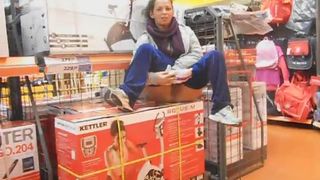 power piss daring piss in the store