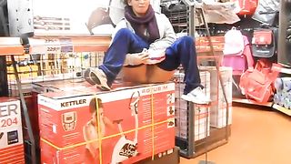 power piss daring piss in the store