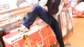 power piss daring piss in the store