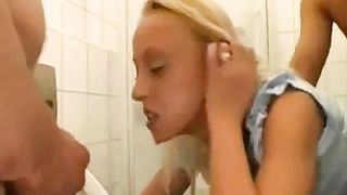 Girl fucked and pissed at the toilet