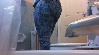 Ebony Girl Pooping and farting