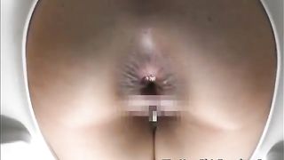 Spying on beautiful babe shitting
