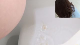 Spying on a rich milf pooping