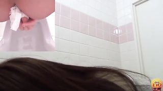 Spying on hot girl shitting